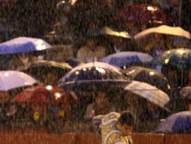 Temple de Manzanares bajo la lluvia ('08)