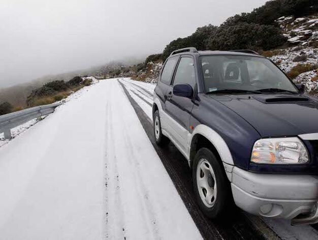 Muchos coches se han visto sorprendidos por la nieve.

Foto: Fran Leonardo