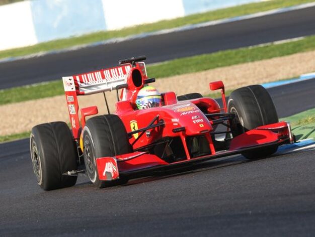 Felipe Massa (Ferrari) arrebat&oacute; en el &uacute;ltimo tramo de los entrenamientos la segunda plaza a Fernando Alonso.

Foto: J. C. Toro