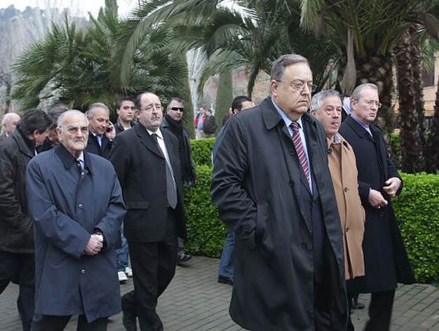 Eduardo Herrera, presidente de la Federaci&oacute;n Andaluza de F&uacute;tbol, junto a otros dirigentes.

Foto: Pepe Torres