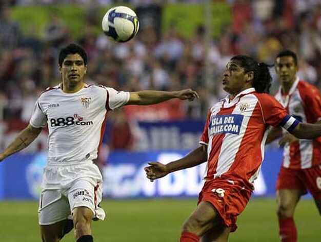 Renato atento ante la maniobra de su rival.

Foto: Antonio Pizarro