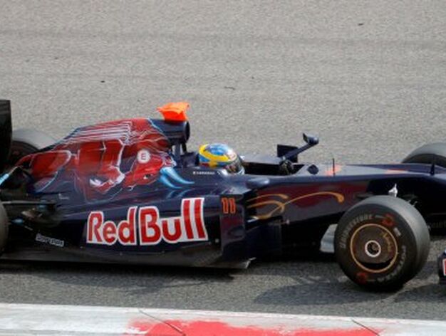 l piloto australiano Mark Webber (RED BULL RACING) se mantuvo en pista durante 114 vueltas.

Foto: Efe