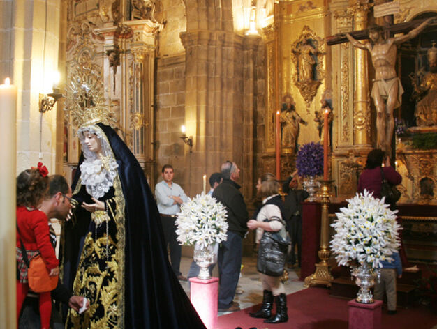 Nuestra Se&ntilde;ora del Perpetuo Socorro y el Sant&iacute;simo Cristo del Perd&oacute;n estuvieron expuestos en ceremonia de besamanos y besapies, respectivamente, en la Catedral.

Foto: Vanesa Lobo