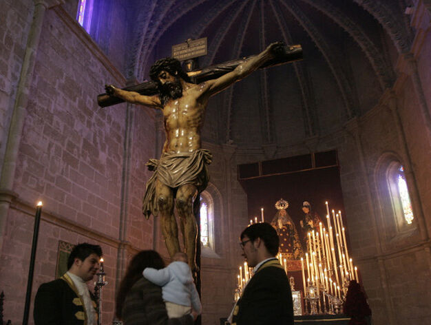 El Sant&iacute;simo Cristo de la Esperanza, en su besapies del primer viernes de marzo en San Juan de los Caballeros.

Foto: J. C. Toro