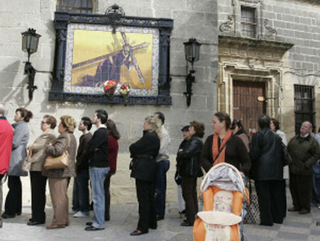 El primer viernes de marzo es sin&oacute;nimo de colas a las puertas de San Lucas.

Foto: J. C. Toro
