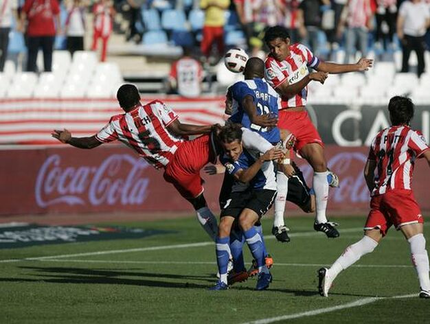 El Almer&iacute;a empata en casa 1-1 ante el H&eacute;rcules. / Javier Alonso