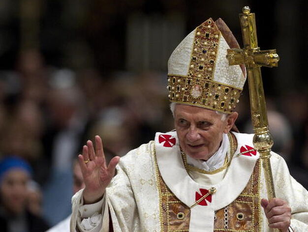 Benedicto XVI bendice una misa.

Foto: Efe