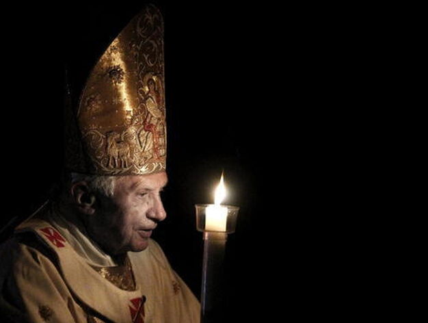 El Papa en una vigilia de Semana Santa.

Foto: Efe