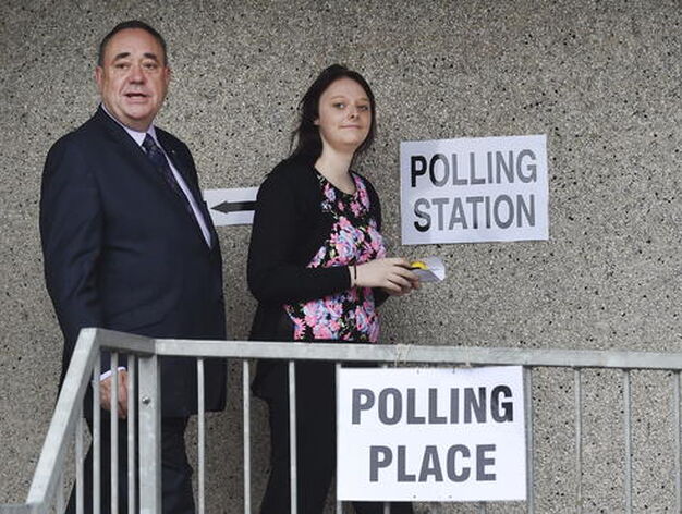 Alex Salmond entrando a votar.

Foto: EFE
