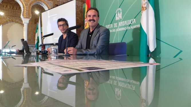 Arturo del Pino, ayer, siendo ya director de la Alcazaba junto a Alfredo Valdivia, delegado de Cultura.