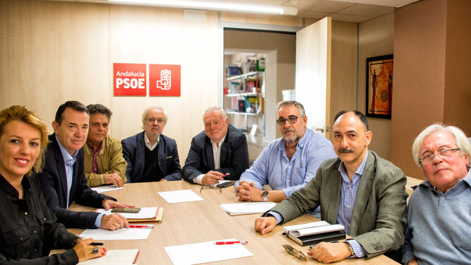 Encuentro entre el PSOE y la Mesa del Ferrocarril.