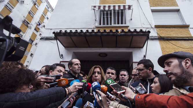 Susana Díaz habla a los medios en Marbella.