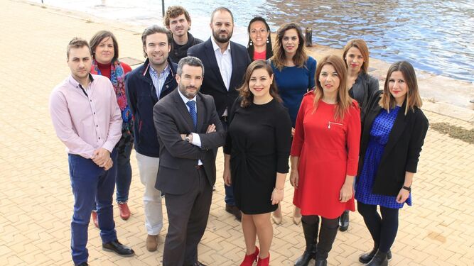 Los ocho integrantes de la candidatura de María Cerdá y su equipo de trabajo en caso de ganar.