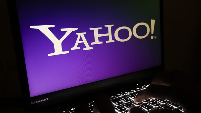 Logo de Yahoo en una pantalla de ordenador.