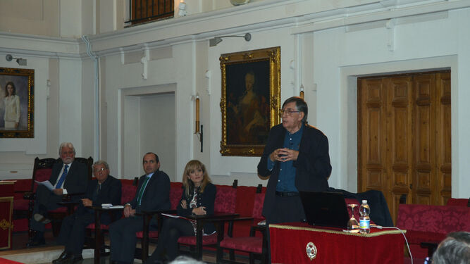 Ramón Gálvez Zaloña, ex director del Servicio de Salud de Castilla-La Mancha, durante su intervención.