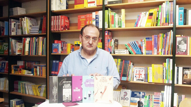 Isidro Salvador, propietario de Librería Metáfora de Roquetas de Mar.