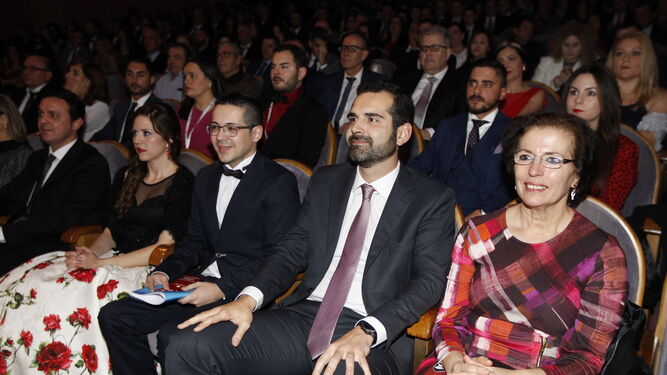 Autoridades, organizadores y premiados en la Gala de los Premios de Círculo Rojo.