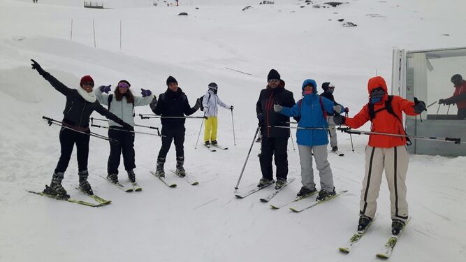 Los universitarios vuelven a la nieve para practicar esquí alpino