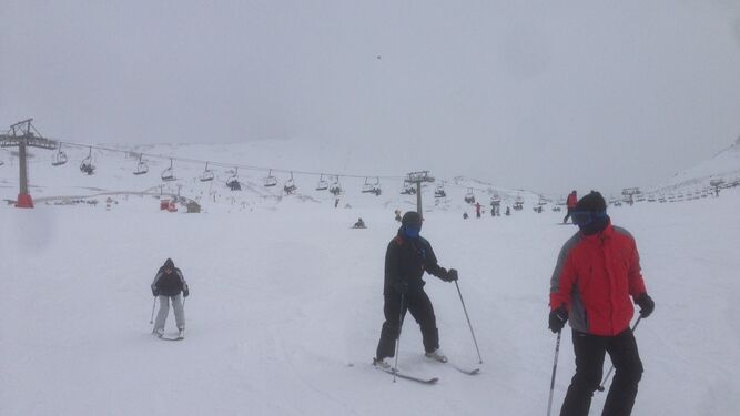 Los universitarios vuelven a la nieve para practicar esquí alpino
