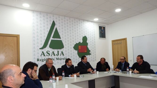 Reunión celebrada ayer en Murcia entre los integrantes de Asaja de la región anfitriona, Alicante y Almería.