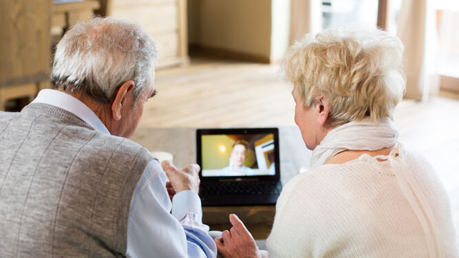 El uso de internet ha crecido un 14% entre los que tienen más de 65 años.