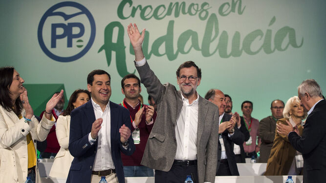 Mariano Rajoy, junto a Juanma Moreno.