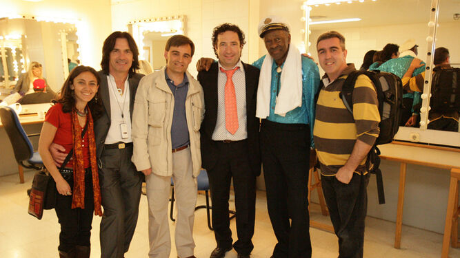 Chuck Berry durante el concierto de Almería acompañado por su hijo Charles Berry.
