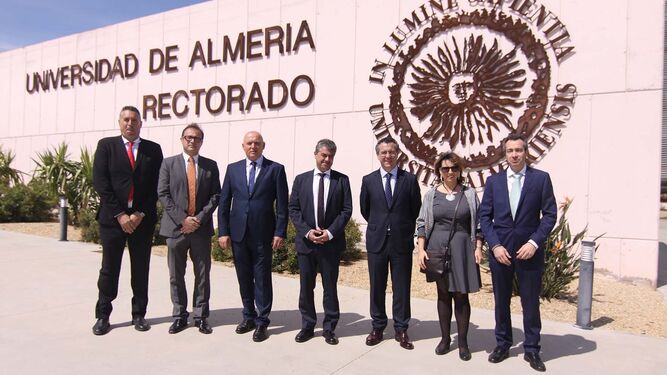 La UAL acogió ayer la conferencia 'Retos del sector financiero en la economía española', a cargo de Eduardo Baamonde.