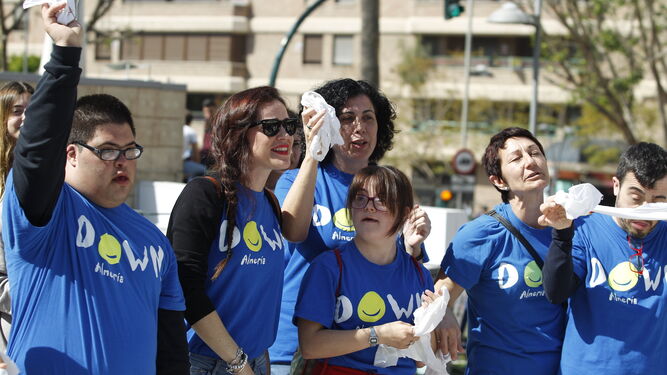 Asalsido grita '¡Viva la vida!' en un flashmob y entrega sus Down de Oro