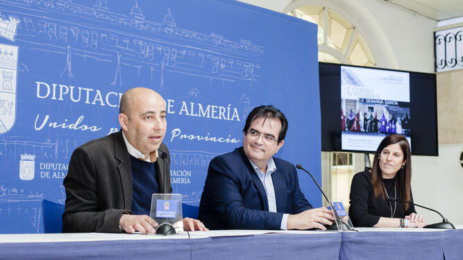 El alcalde de Huércal-Overa, Domingo Fernández, Antonio Jesús Rodríguez, y la edil Mónica Navarro.