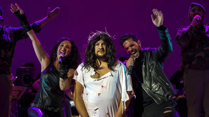 Tres de los protagonistas de esta ópera rock que llega a Almería.