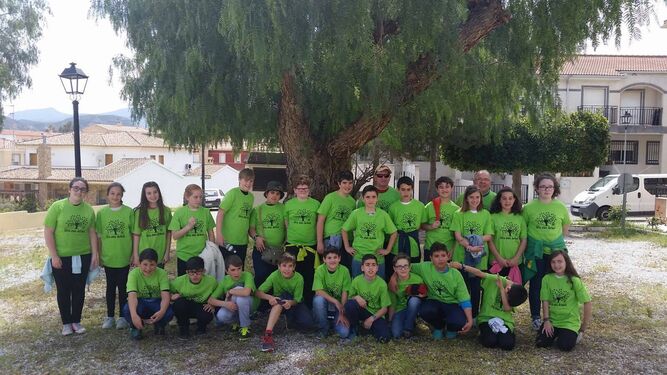 Escolares de Olula plantan nuevos árboles en espacios públicos