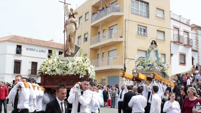 La ciudad de Adra ha vivido intensamente el Domingo de Resurrección.