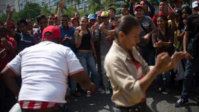 Chavistas empiezan una movilización pro Gobierno en Caracas .
