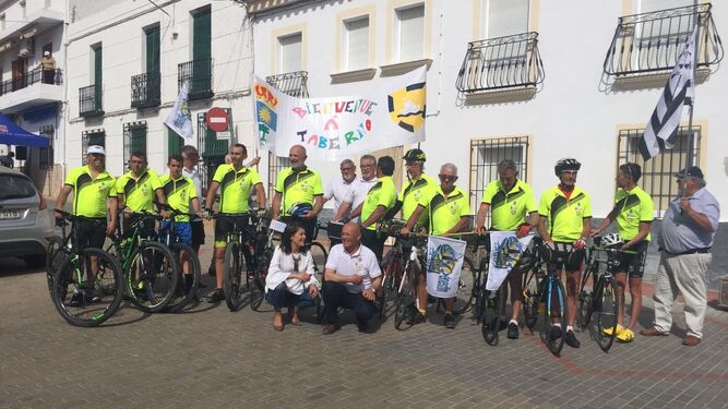 Los ciclistas franceses llevaron días de convivencia en el municipio.