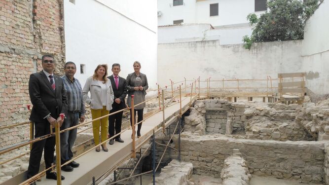Presentación de los restos arqueológicos en la sucursal de Baeza.