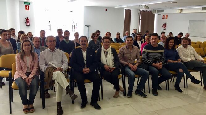 Momento de la reunión de Alfredo Vaidivia con empresarios y emprendedores del sector turístico del Levante.