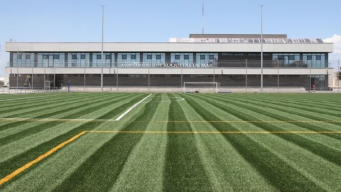 Vista del campo de fútbol de césped artificial que se pondrá en marcha en Las Marinas.