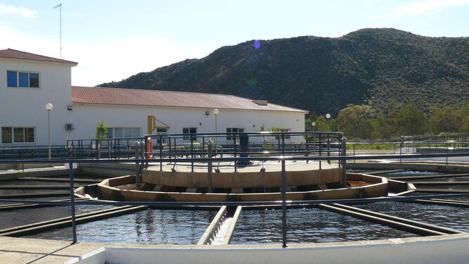 La estación de tratamiento de agua potable de Galasa  está situada en la Carretera del Pantano en Cuevas.