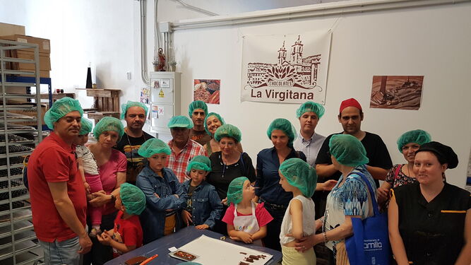 Numerosos niños acompañaron la primera ruta en familia de 'Sabores Almería', que se centró en el municipio de Berja.