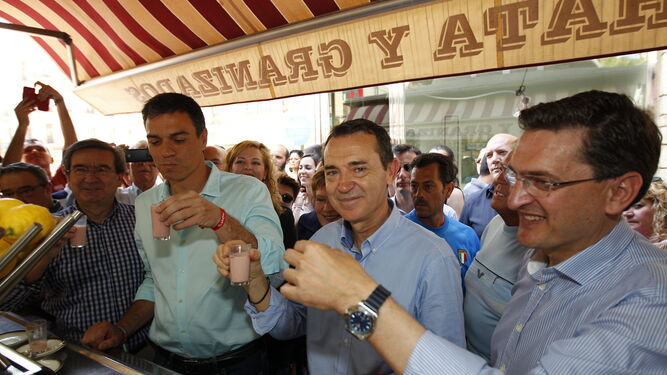 En la campaña de las municipales Pedro Sánchez brinda junto a Fernando Martínez, Pérez Navas y Sánchez Teruel.