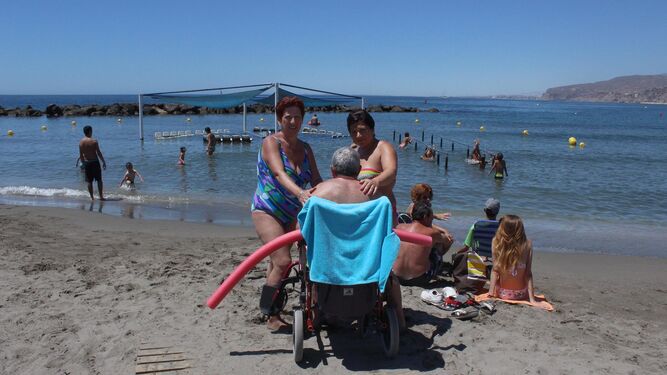En la provincia de Almería son varias las playas que están adaptadas para personas con discapacidad.