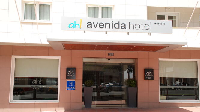 Entrada del Avenida Hotel Almería.