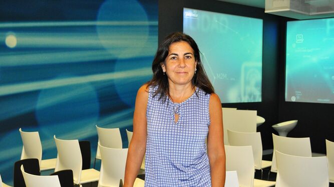 La directora del Territorio Sur de Telefónica, María Jesús Almazor, en el Innovation Center de Sevilla.