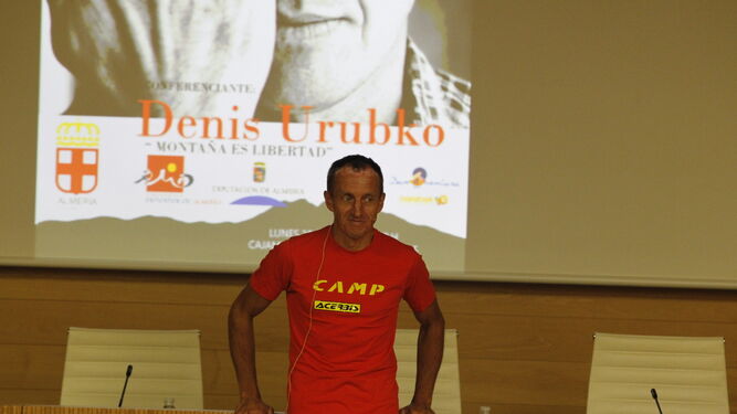 Denis Urubko, el alpinista de los 14 ochomiles en una conferencia