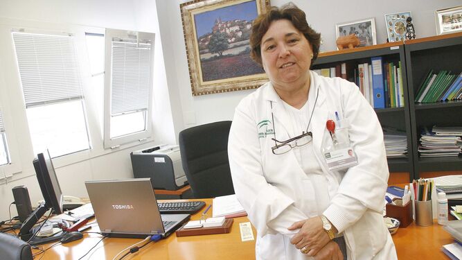 Francisca Antón en su despacho del Complejo Hospitalario Torrecárdenas de Almería.