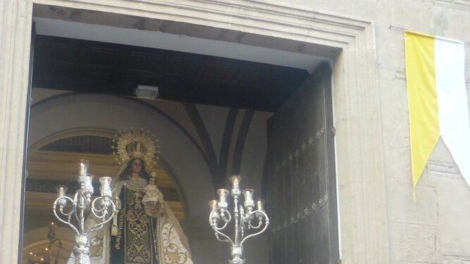Nuestra Señora del Carmen Coronada en su salida procesional del pasado año.