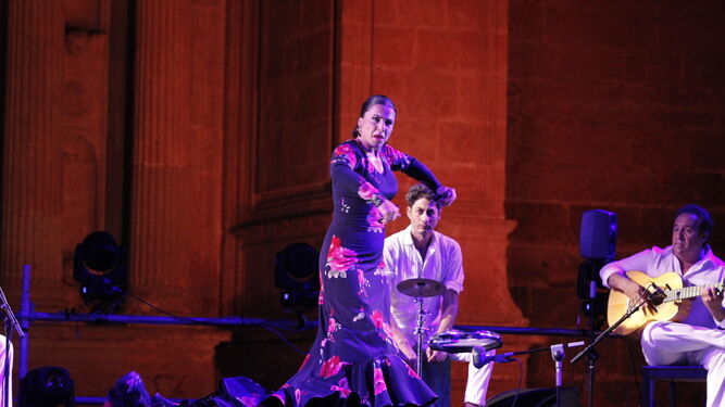 Antonio Canales, esencia viva del baile flamenco, durante su gran actuación en la Plaza de la Catedral.