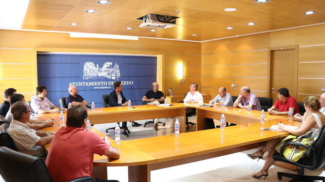 La reunión tuvo lugar en la Sala de Juntas del Ayuntamiento de El Ejido.