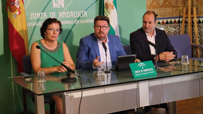 El consejero de Agricultura, Rodrigo Sánchez Haro, ha presentado esta mañana el avance de campaña hortofrutícola de Almería 2016-2017.
